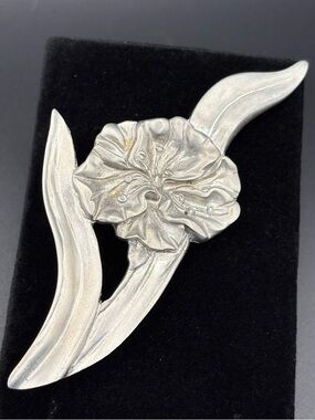 Pewter Floral Leaf Brooch - Sculpted Flower Pin